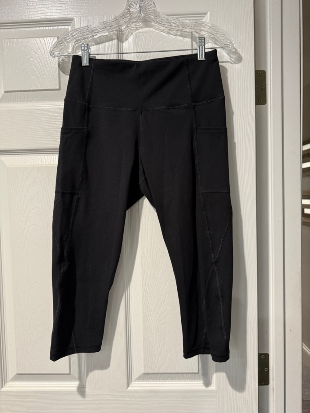 High-Waist Black 3/4 Leggings with Side Pockets